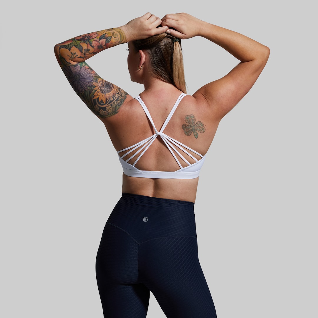 Vitality 2.0sports bra back detail with twisted straps