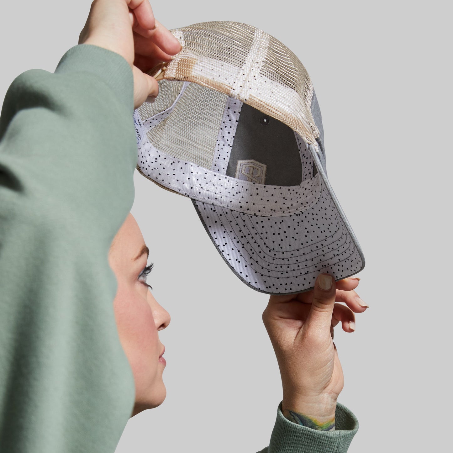Relax Hat (Light Grey/Polka Dots)